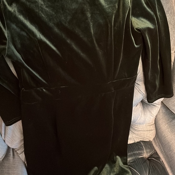 Beautiful emerald green velvet wrap dress - Picture 5 of 6